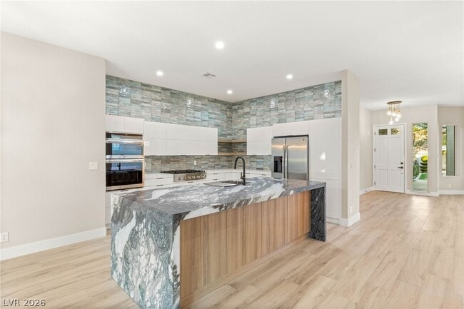 Building Photo - 1605 Shadow Rock Dr