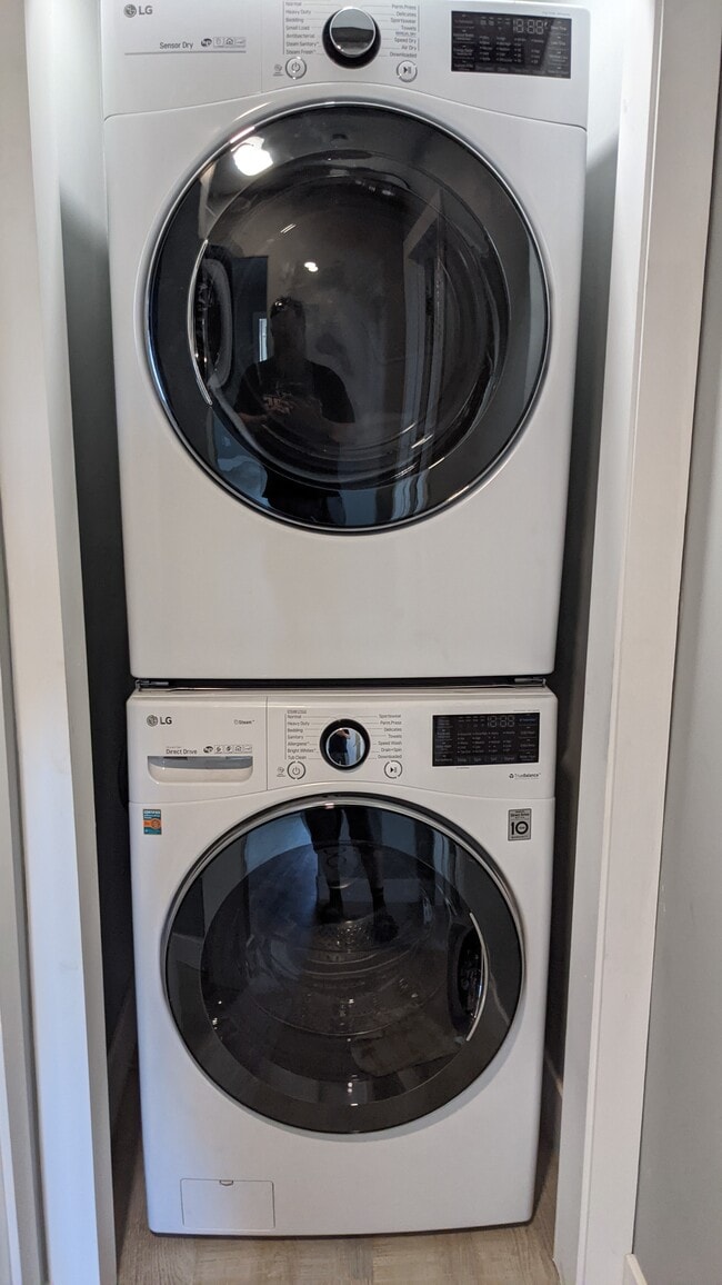 Building Photo - 320 Osmun Ave