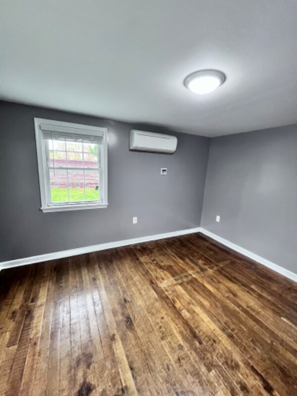 Building Photo - 224 Dingledine St