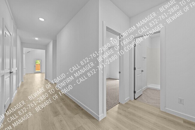 Building Photo - 2229 Maple Ridge Dr