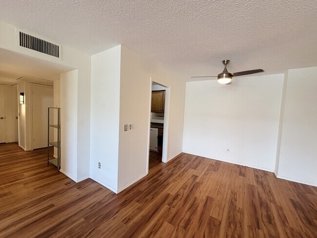 Building Photo - 710 E 200 S