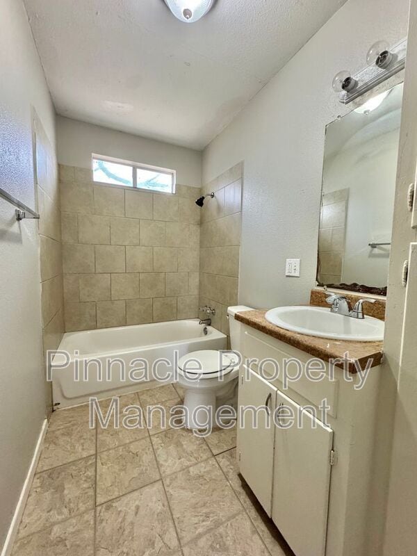 Building Photo - 1305 Richard St