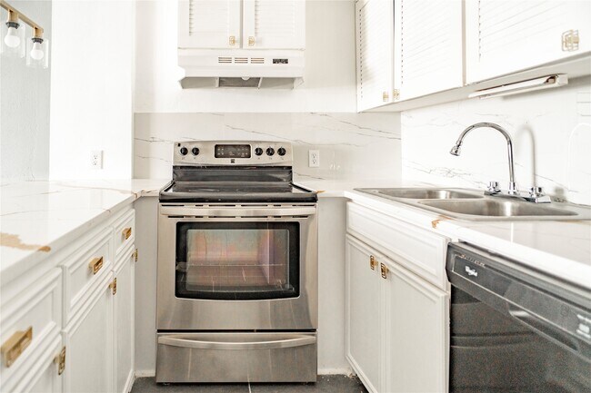 Building Photo - 7510 Hornwood Dr