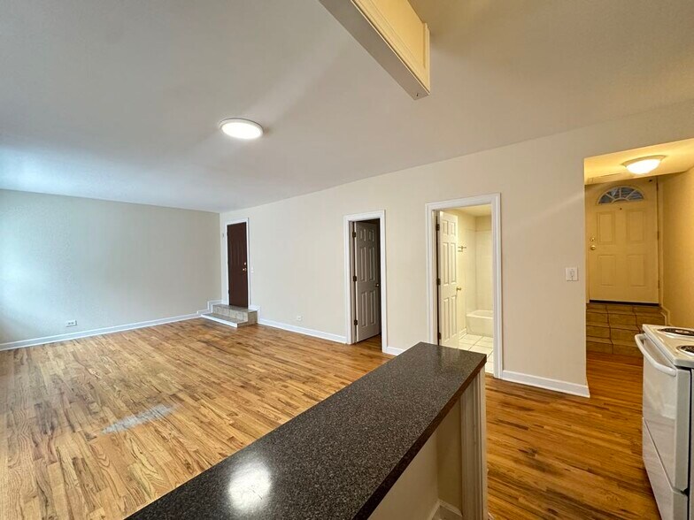 Building Photo - 503 W Aldine Ave