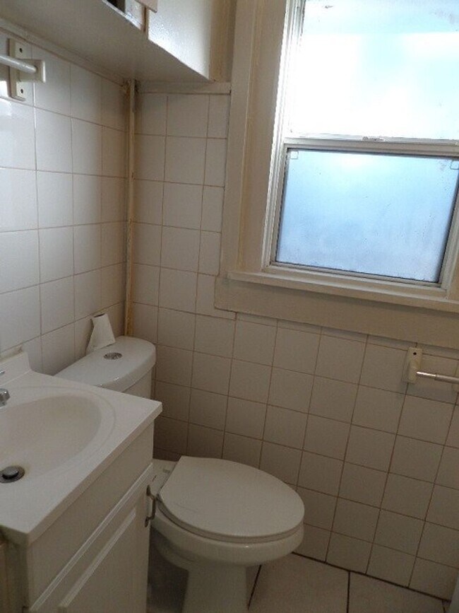 Building Photo - 2242 23rd Ave S