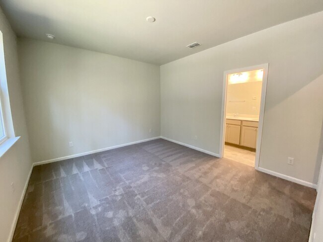 Building Photo - Four Bedroom Home in The Lakes at New Rive...