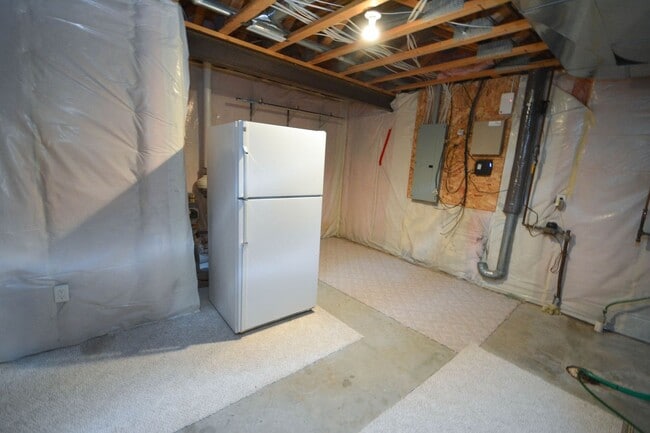 Building Photo - Beautiful walk-out ranch home at the end of a cul-de-sac!