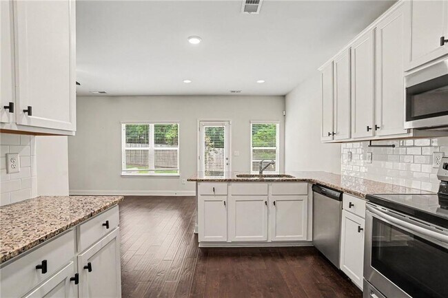 Building Photo - 10139 Benton Woods Dr