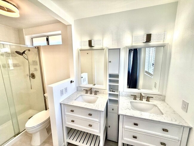 Building Photo - Beautifully Renovated 3BR/2.5BA Home with ...