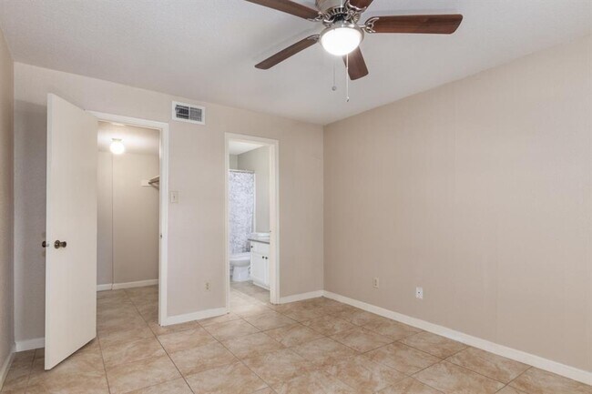 Building Photo - 10835 Braes Bend Dr