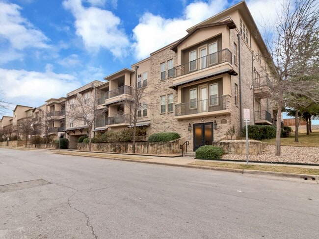 Building Photo - 2800 Sandage Ave