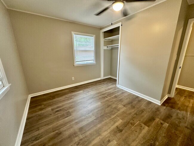 Building Photo - 135 Maple St