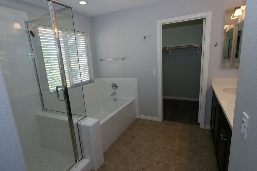 Building Photo - 13373 Shoreham Dr