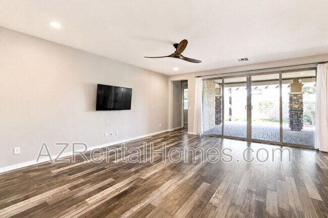 Building Photo - 9742 Thatcher Ave