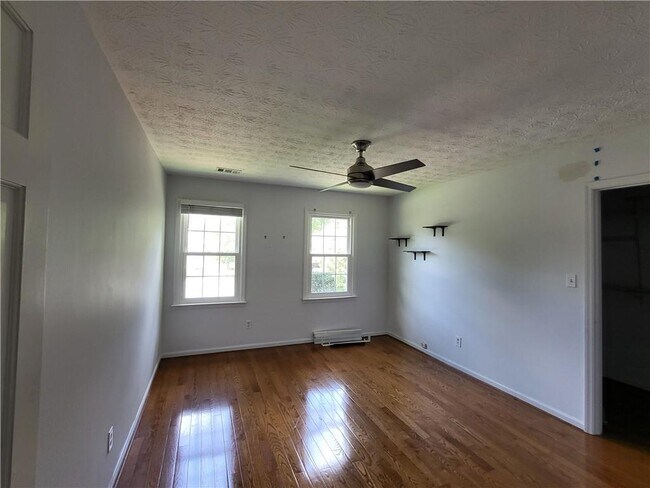 Building Photo - 2551 Tanager Ct NE