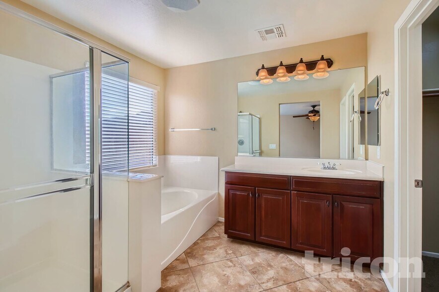 Building Photo - 41201 Bravo Dr