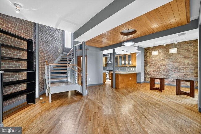 Building Photo - 1000 Park Rd NW