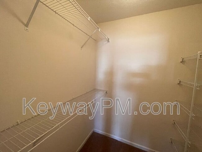 Building Photo - 208 Satomi Way