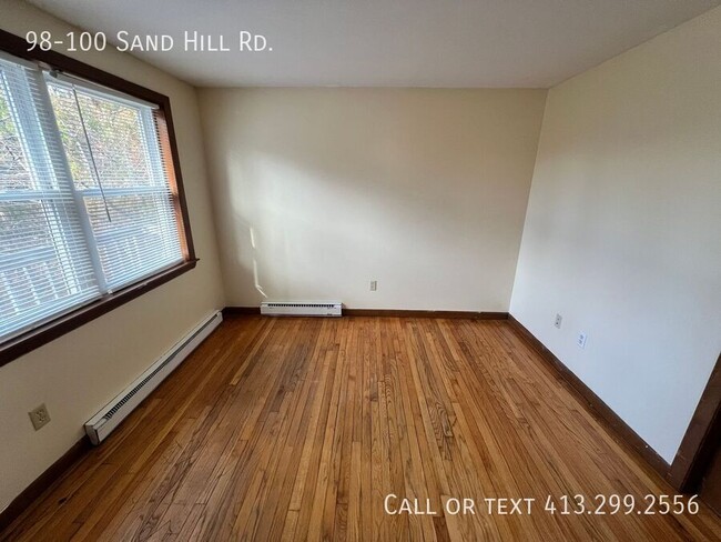 Building Photo - Charming 3 BR in a Quiet Amherst Location