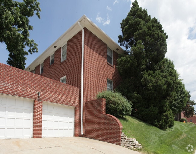 Building Photo - Jones Street Apartments