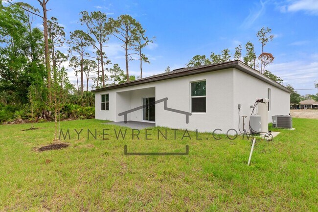 Building Photo - ONE MONTH FREE RENT! Modern, energy effici...