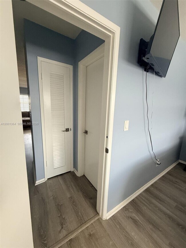 Building Photo - 5201 NE 24th Terrace