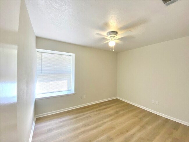 Building Photo - 15 Tremont Woods Ct
