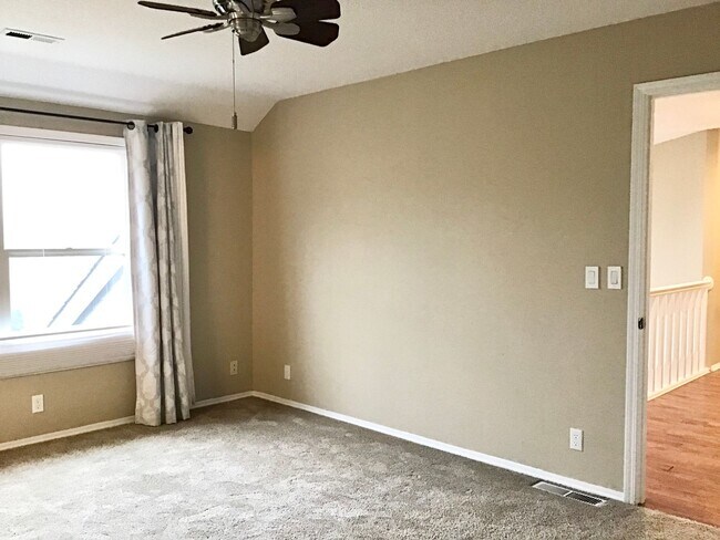 Building Photo - For Rent - Exceptional Murrayhill Location...