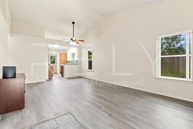 Building Photo - 103 Prairie Springs Loop
