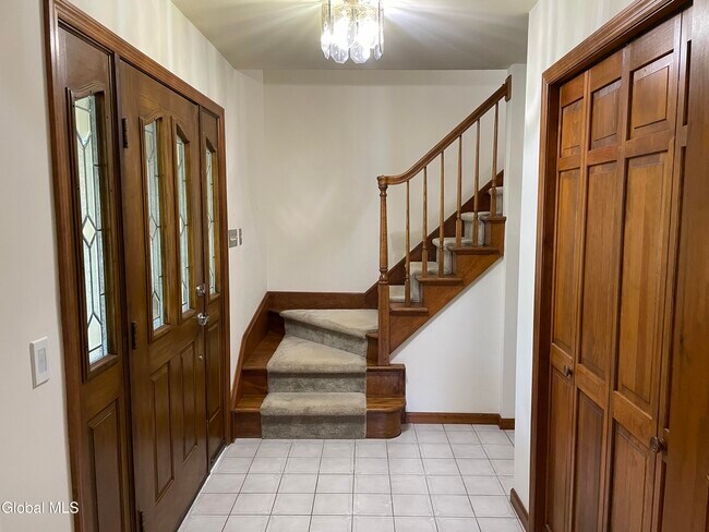 Building Photo - 8 Timberwick Dr
