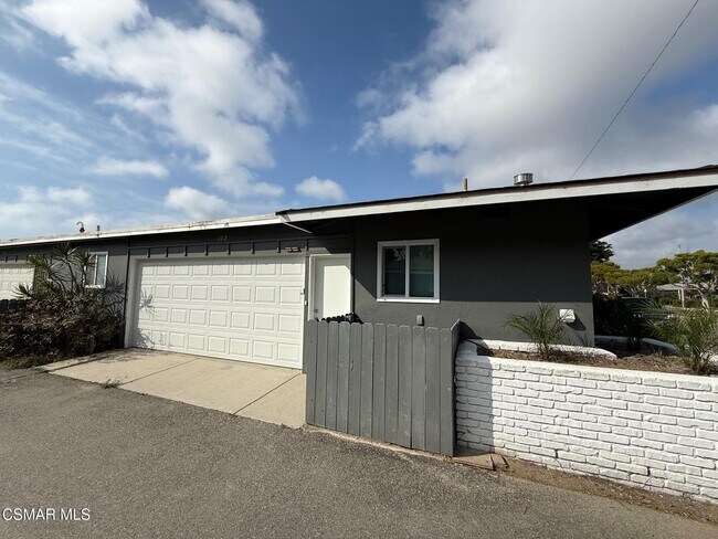 Building Photo - 102 W Alta Green