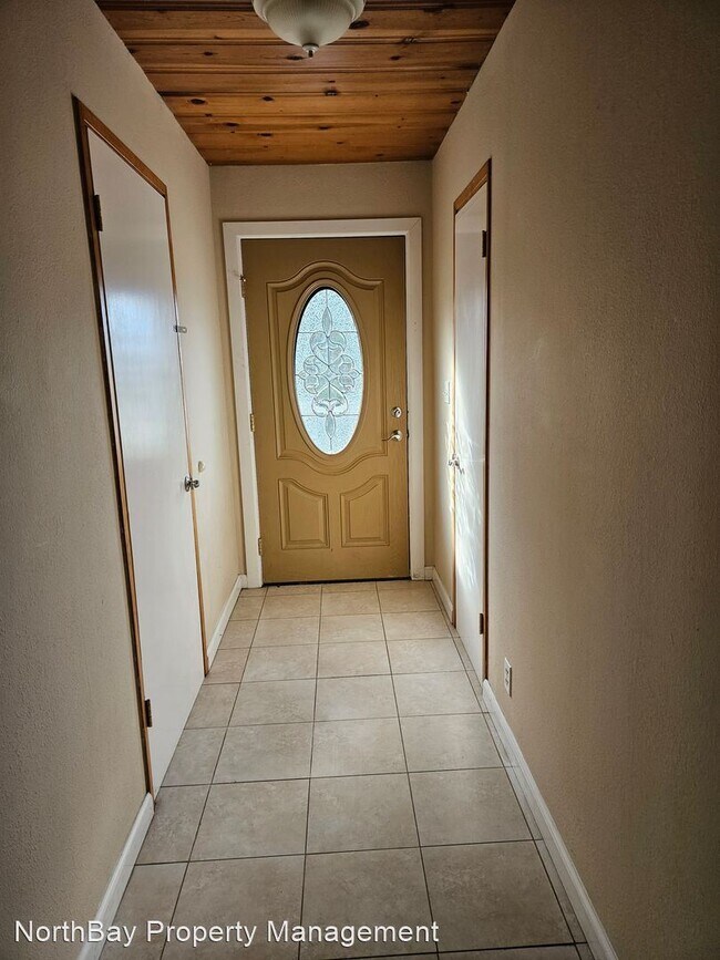 Building Photo - 3 br, 2 bath House - 19352 Deer Hill Rd