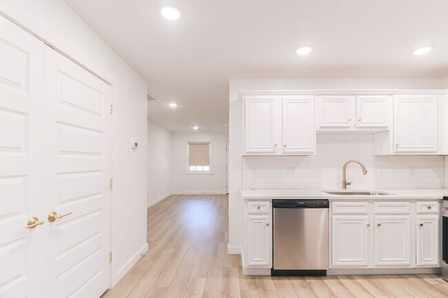 Building Photo - Luxury 1 Bedroom Downtown Jonesboro!