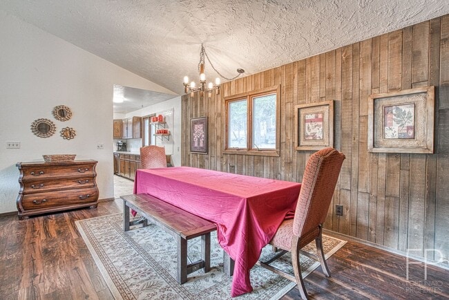 Building Photo - On the Blue River!  HUGE 4 Bedroom home, Furnished Updates throughout!  Bus route!  Spacious parking