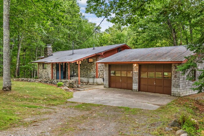 Building Photo - Mid-Century Cool Meets Maine Serenity Design. Privacy. Location. This one has it all.