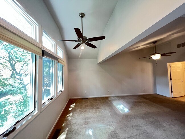 Building Photo - Branchlands Condo