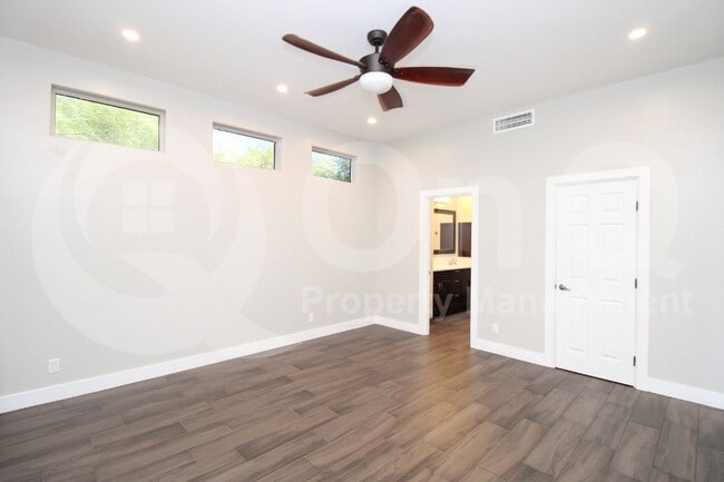Building Photo - 6022 E Carriage Dr