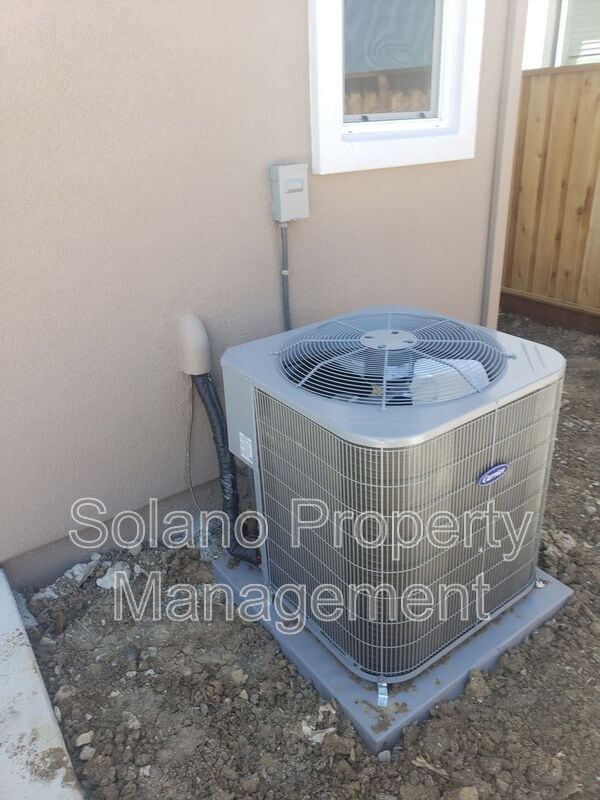 Building Photo - 2940 Sugar Pne St