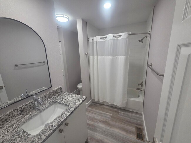 Building Photo - 8470 Everett Way