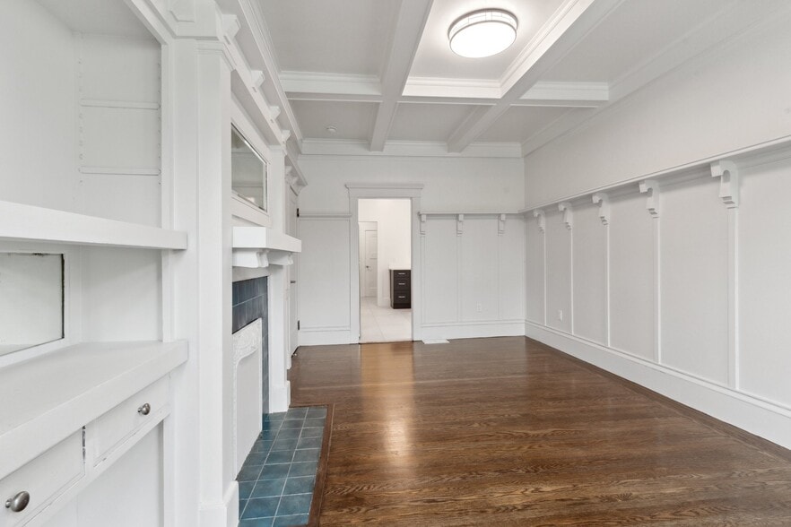 Building Photo - 673 7th Ave
