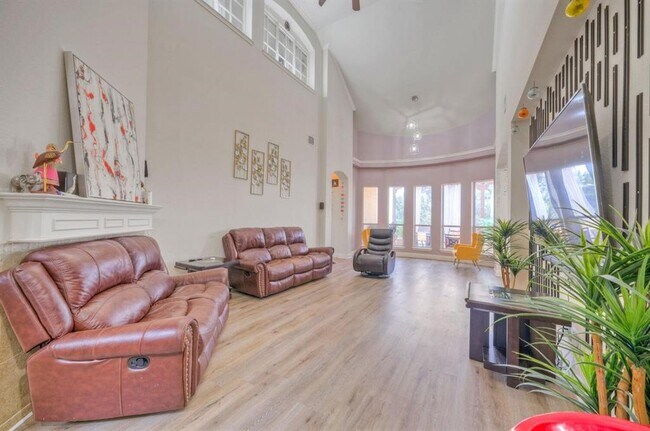 Building Photo - 3912 Coopers Hawk Cove