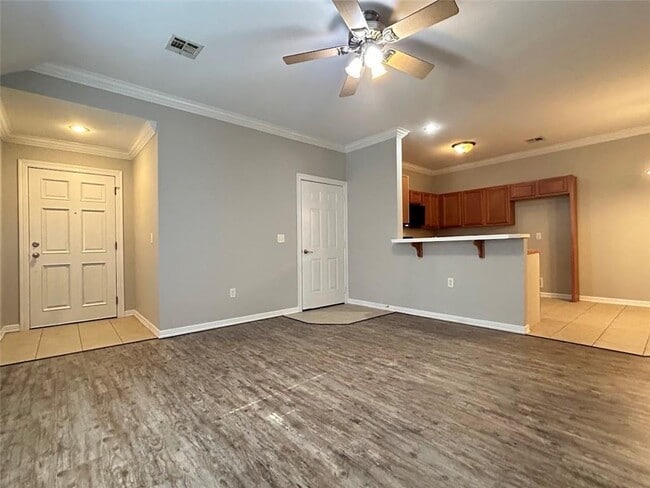 Building Photo - 34 S Woodsprings Dr