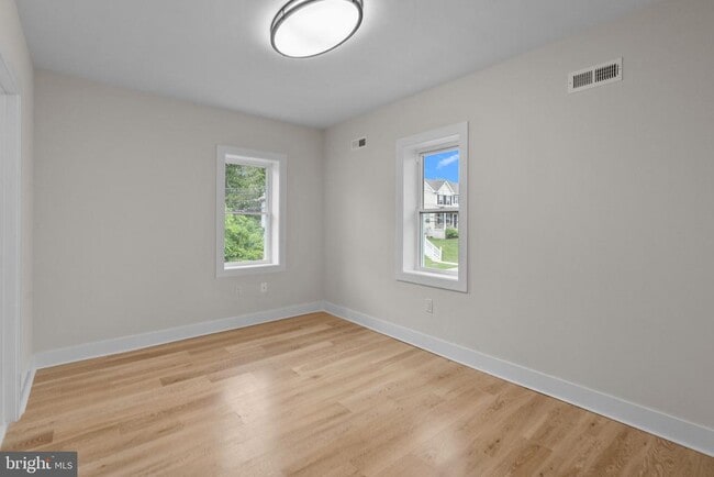 Building Photo - 334 Maple Ave