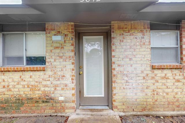 Building Photo - 3842 Commonwealth Dr