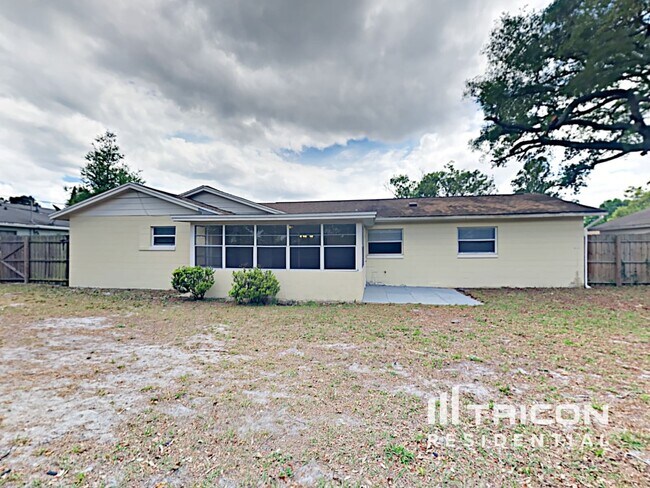Building Photo - 227 Lochmond Dr