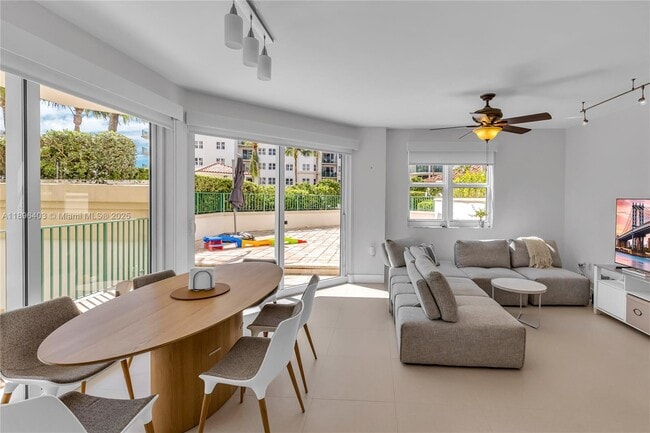 Building Photo - 20000 E Country Club Dr