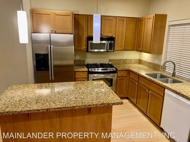 Building Photo - 2 br, 2 bath House - 10606 SE MAIN STREET ...