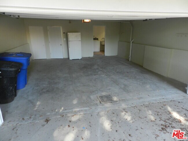 Building Photo - 2711 Arizona Ave