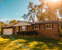 Building Photo - 308 Skydale Dr