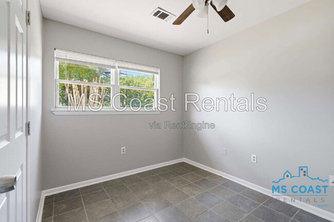 Building Photo - 105 N Ida Ln